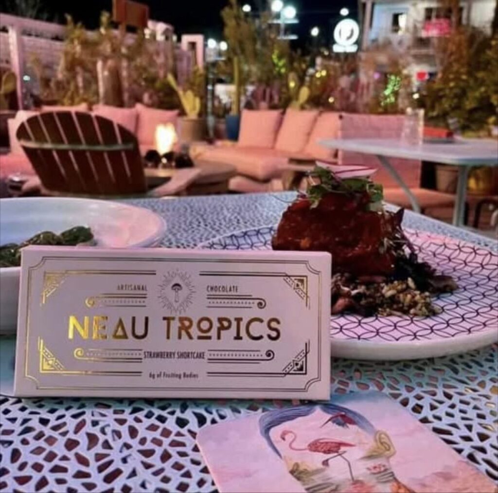A night out with neautropics